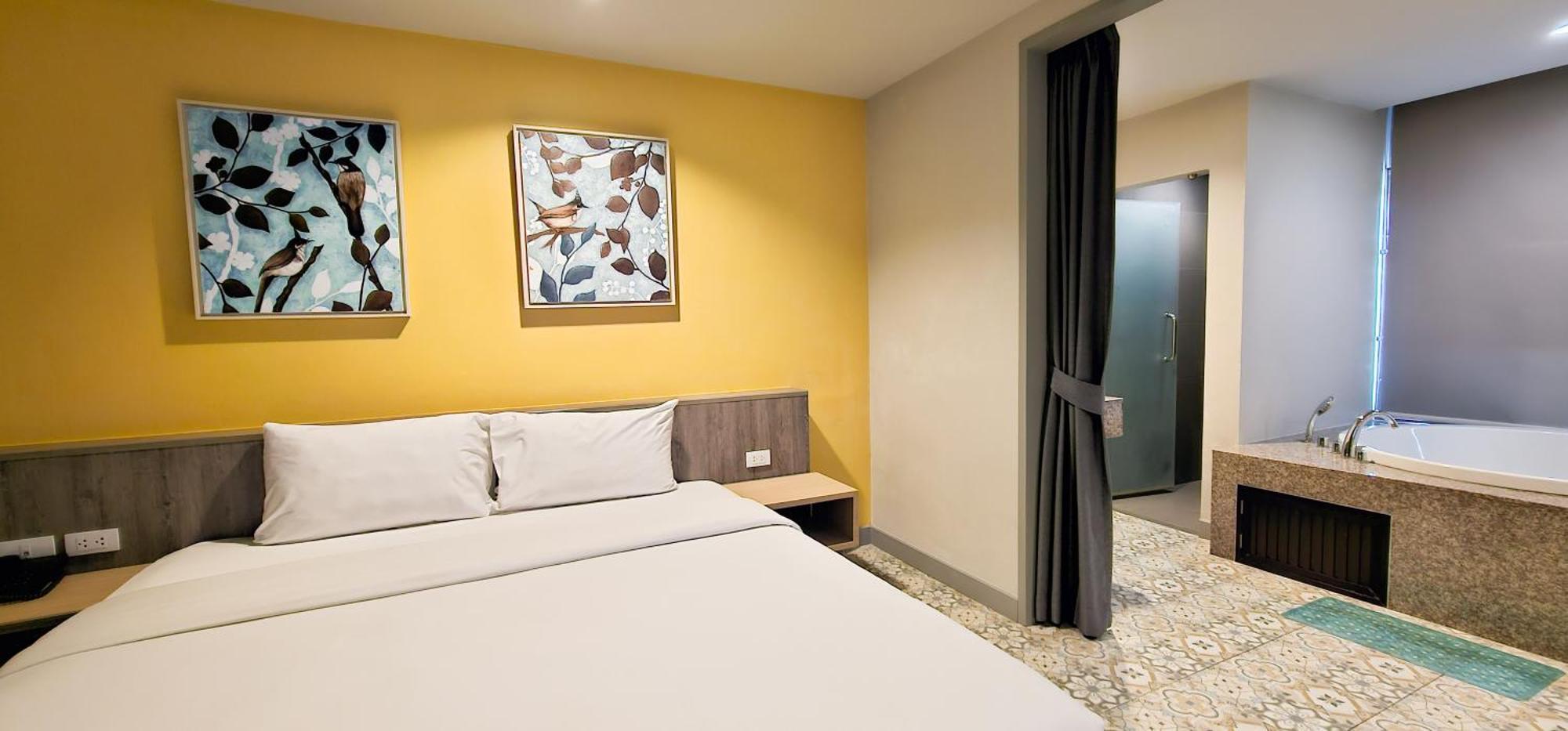 Recenta Suite Phuket Suanluang Buitenkant foto
