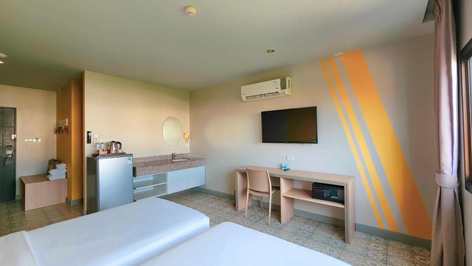 Recenta Suite Phuket Suanluang Buitenkant foto