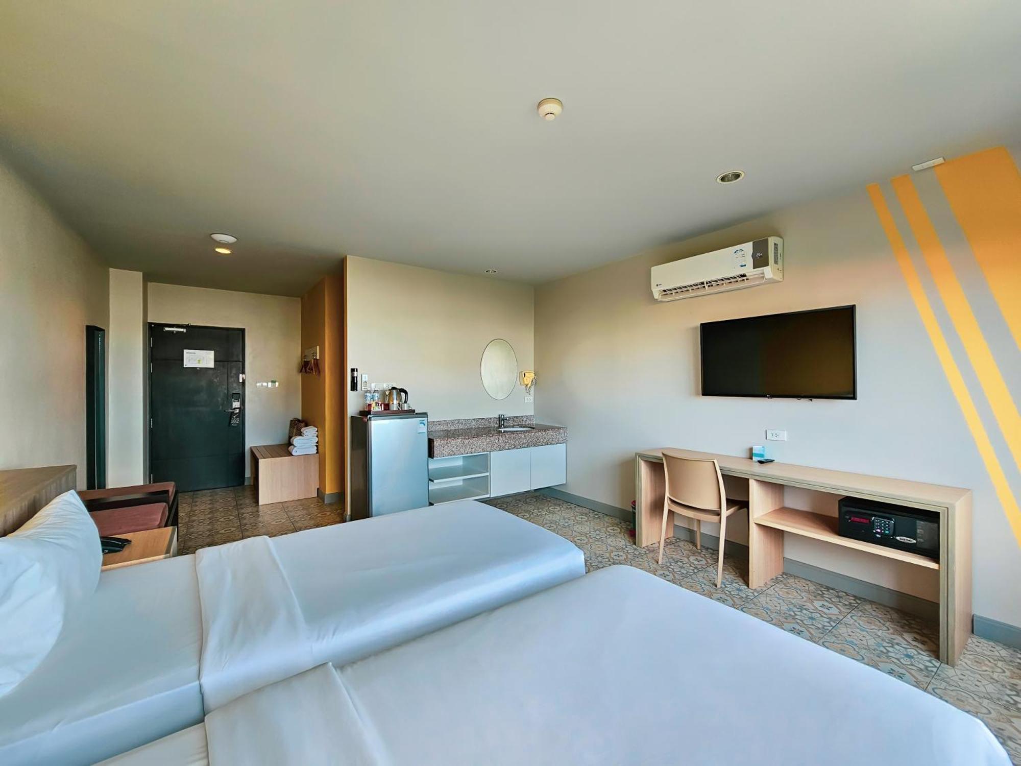 Recenta Suite Phuket Suanluang Buitenkant foto