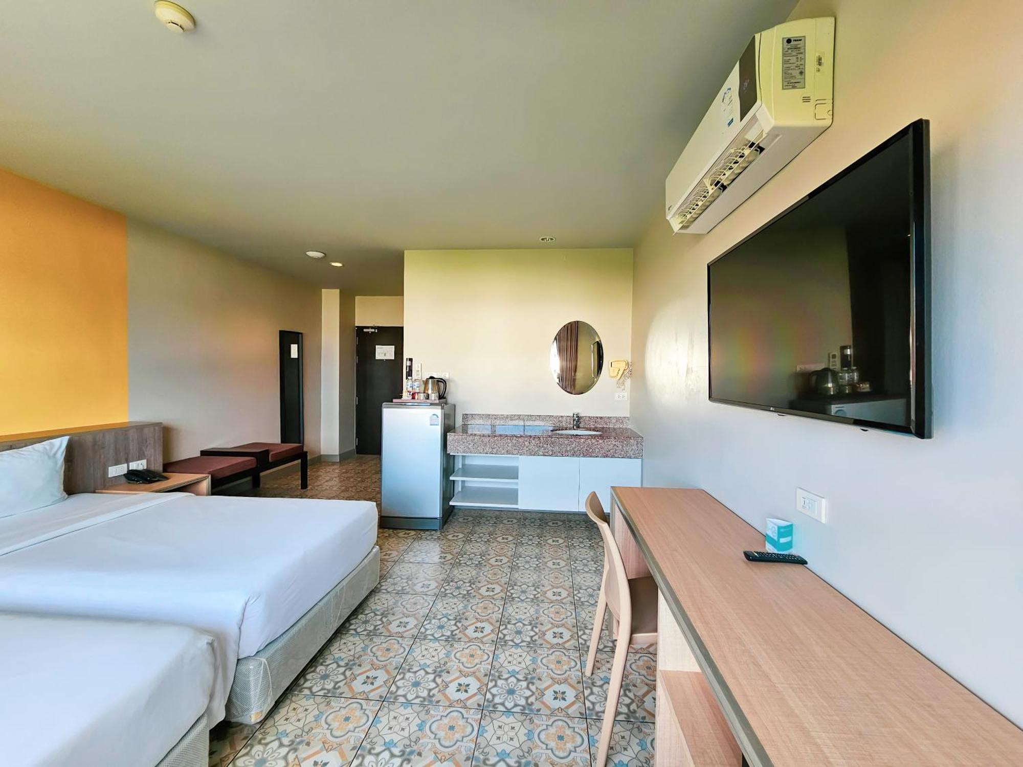 Recenta Suite Phuket Suanluang Buitenkant foto