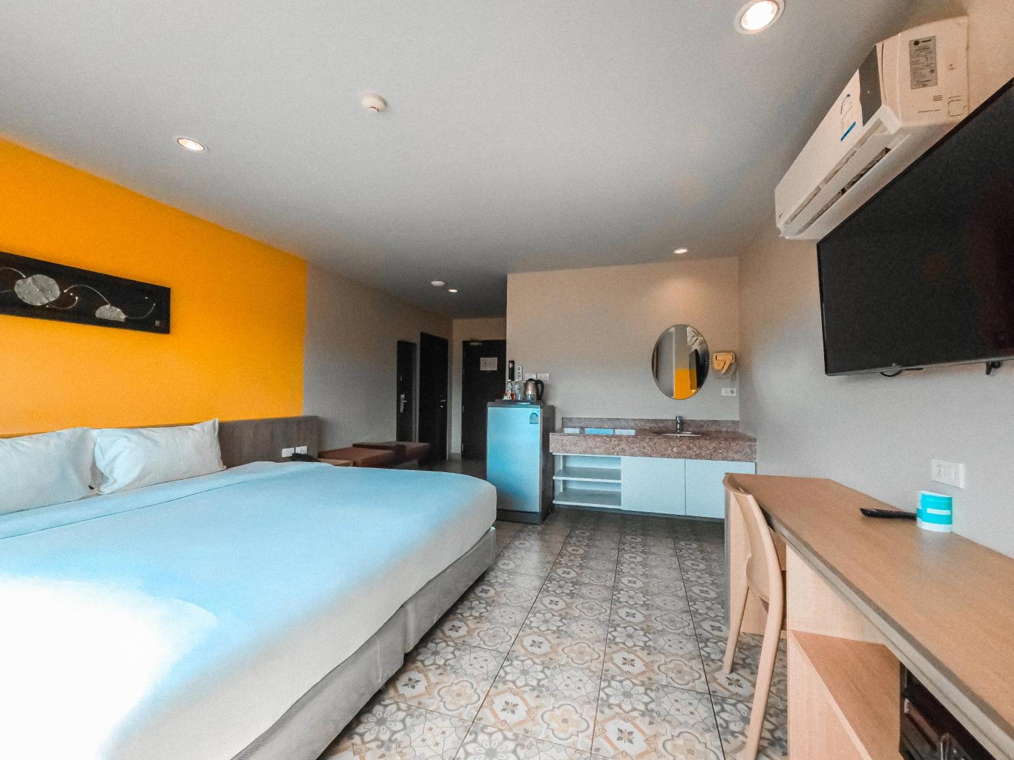 Recenta Suite Phuket Suanluang Buitenkant foto