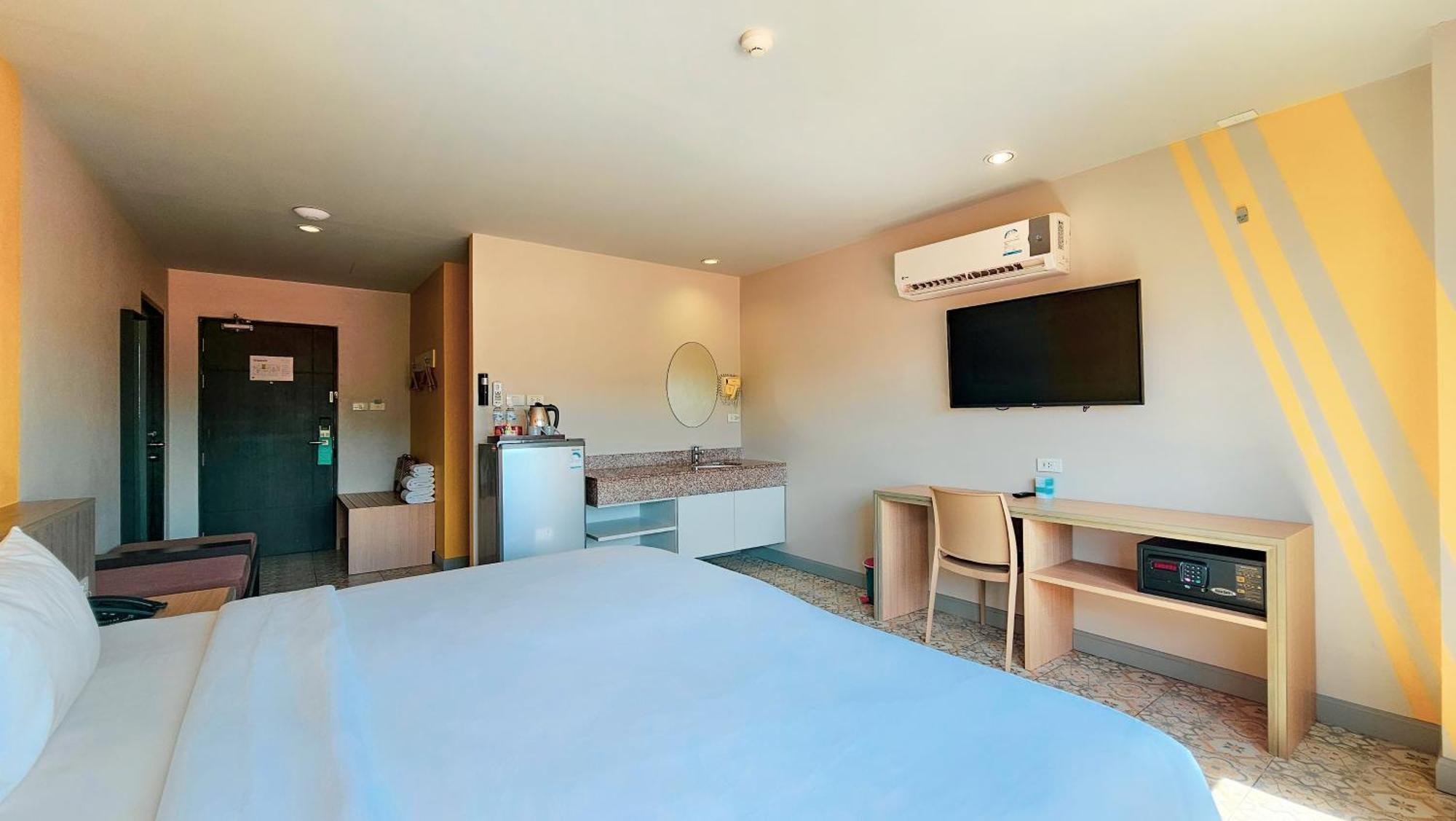 Recenta Suite Phuket Suanluang Buitenkant foto