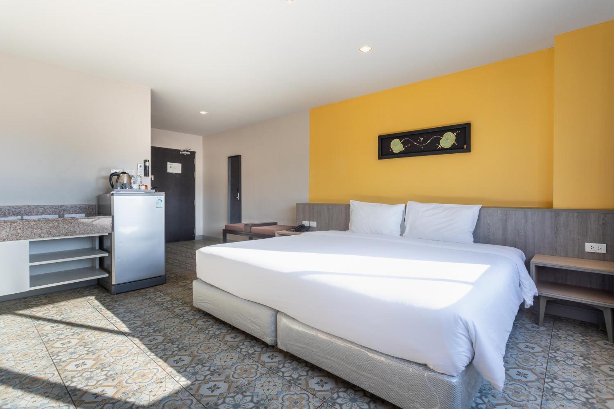Recenta Suite Phuket Suanluang Buitenkant foto